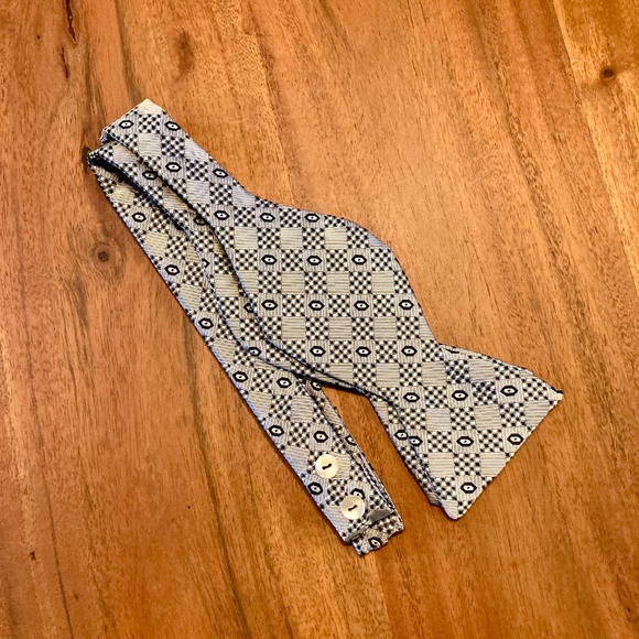 Carrot & Gibbs Formal Silk Bowtie - Picture 3 of 4